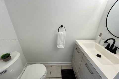 Touwnhouse à louer à Miami, Floride: 3 chambres, 151.43 m2 № 2176441 - photo 14