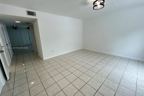 Touwnhouse à louer à Miami, Floride: 3 chambres, 151.43 m2 № 2176441 - photo 7