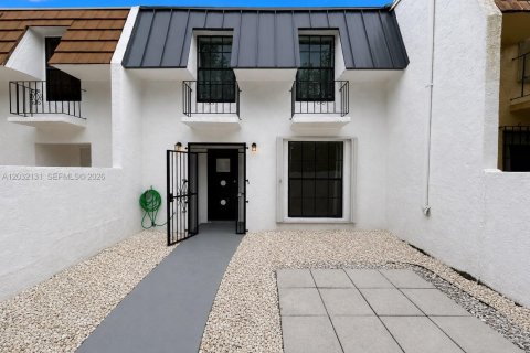 Touwnhouse à louer à Miami, Floride: 3 chambres, 151.43 m2 № 2176441 - photo 6