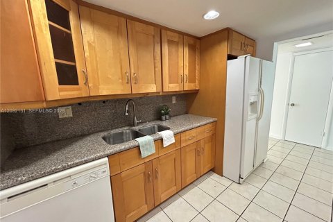 Touwnhouse à louer à Miami, Floride: 3 chambres, 151.43 m2 № 2176441 - photo 21
