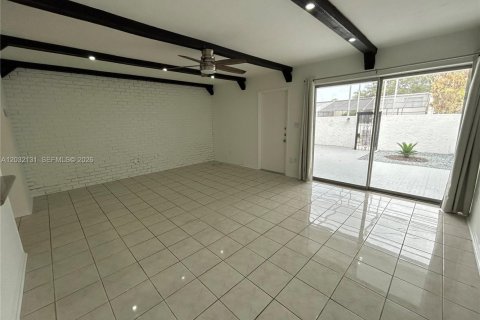 Touwnhouse à louer à Miami, Floride: 3 chambres, 151.43 m2 № 2176441 - photo 27