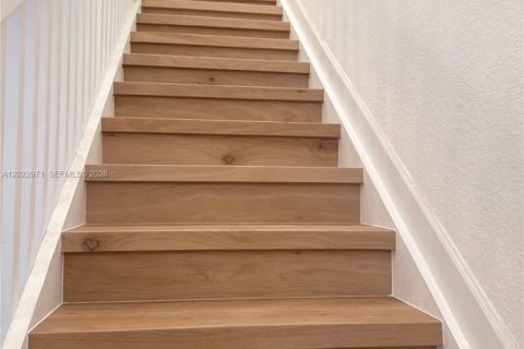 Снять в аренду таунхаус в Майами, Флорида 3 спальни, 141.21м2, № 2077645 - фото 18