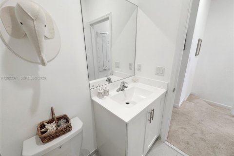 Снять в аренду таунхаус в Майами, Флорида 3 спальни, 141.21м2, № 2077645 - фото 25