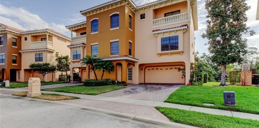 Townhouse in Tarpon Springs, Florida 3 bedrooms, 241.45 sq.m. № 1760288