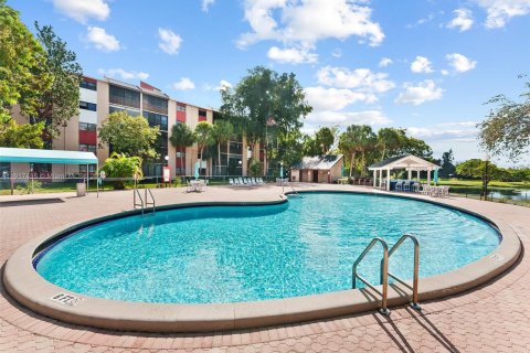 Copropriété à vendre à Pompano Beach, Floride: 1 chambre, 105.91 m2 № 1974602 - photo 15