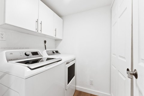 Copropriété à vendre à Pompano Beach, Floride: 1 chambre, 105.91 m2 № 1974602 - photo 10