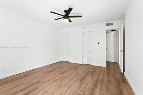 Copropriété à vendre à Pompano Beach, Floride: 1 chambre, 105.91 m2 № 1974602 - photo 24