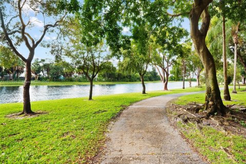 Copropriété à vendre à Pompano Beach, Floride: 1 chambre, 105.91 m2 № 1974602 - photo 14