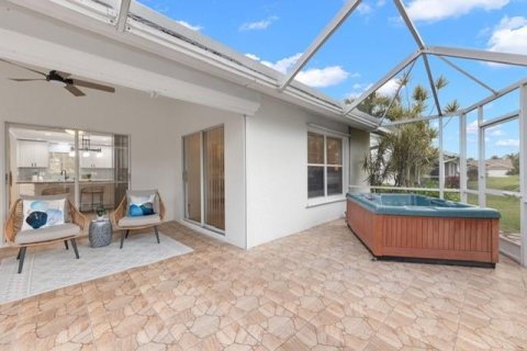 Casa en alquiler en Fort Myers, Florida, 3 dormitorios, 166.95 m2 № 1103437 - foto 1