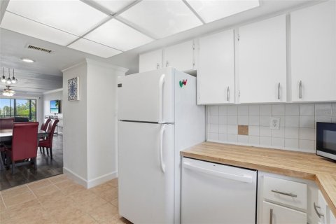 Condo in Port Charlotte, Florida, 2 bedrooms № 2166311 - photo 7