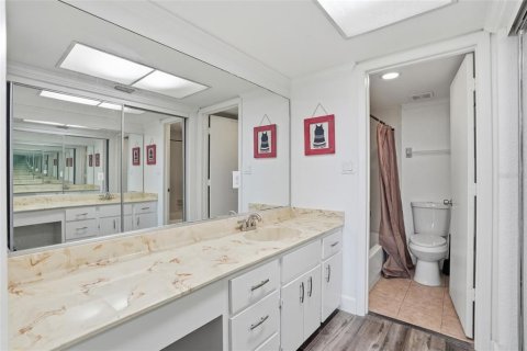 Condo in Port Charlotte, Florida, 2 bedrooms № 2166311 - photo 18
