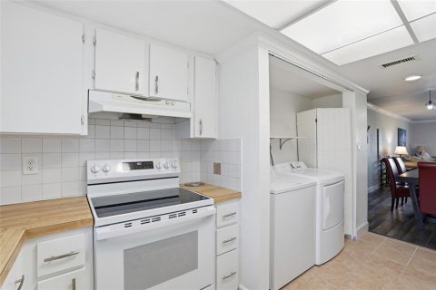 Condo in Port Charlotte, Florida, 2 bedrooms № 2166311 - photo 8