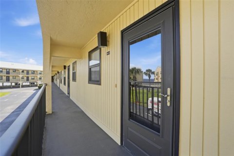 Condo in Port Charlotte, Florida, 2 bedrooms № 2166311 - photo 3