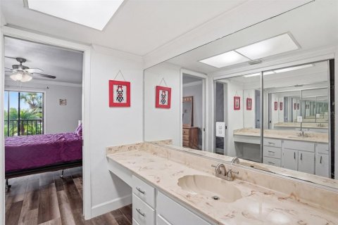 Condo in Port Charlotte, Florida, 2 bedrooms № 2166311 - photo 19