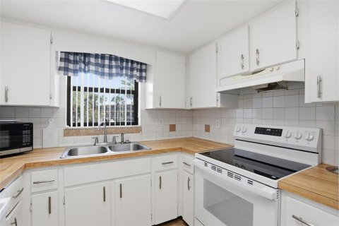 Condo in Port Charlotte, Florida, 2 bedrooms № 2166311 - photo 6