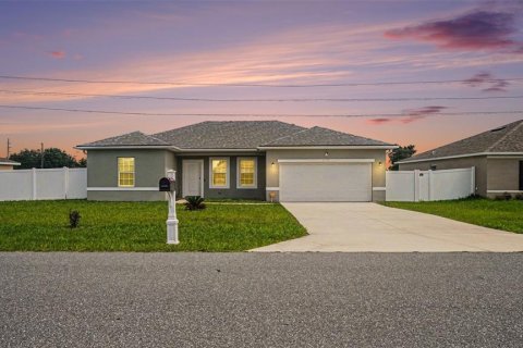 House in Ocala, Florida 4 bedrooms, 146.6 sq.m. № 2091678