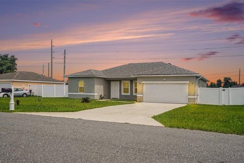House in Ocala, Florida 4 bedrooms, 146.6 sq.m. № 2091678 - photo 2