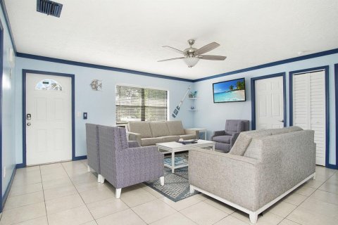 Casa en venta en St. Lucie, Florida, 4 dormitorios, 126.53 m2 № 2077871 - foto 2