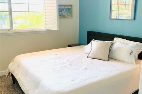 Condo in Indian Shores, Florida, 2 bedrooms  № 1565088 - photo 10