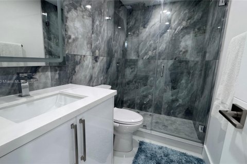 Condo in Hollywood, Florida, 2 bedrooms № 1933490 - photo 27