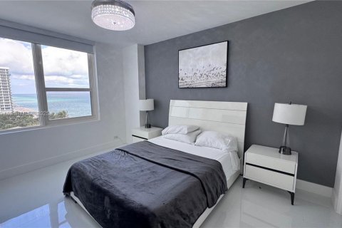 Condo in Hollywood, Florida, 2 bedrooms № 1933490 - photo 30