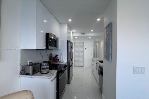Condo in Hollywood, Florida, 2 bedrooms № 1933490 - photo 15