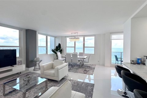 Condo in Hollywood, Florida, 2 bedrooms № 1933490 - photo 7