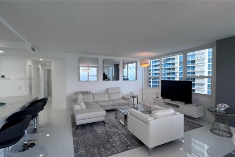 Condo in Hollywood, Florida, 2 bedrooms № 1933490 - photo 14
