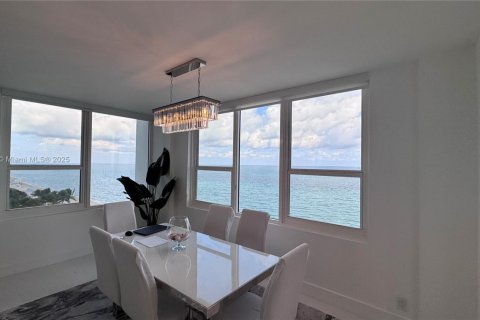 Condo in Hollywood, Florida, 2 bedrooms № 1933490 - photo 12