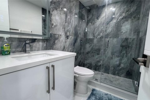 Condo in Hollywood, Florida, 2 bedrooms № 1933490 - photo 28