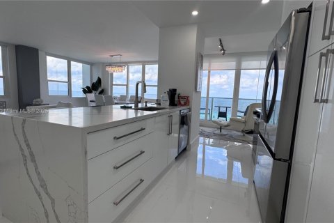 Condo in Hollywood, Florida, 2 bedrooms № 1933490 - photo 24