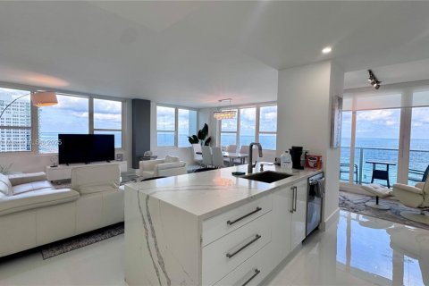 Condo in Hollywood, Florida, 2 bedrooms  № 1933490