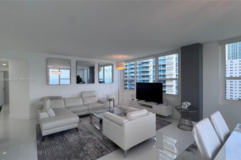 Condo in Hollywood, Florida, 2 bedrooms № 1933490 - photo 13