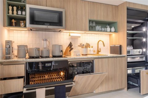 Condominio en alquiler en Miami, Florida, 2 dormitorios, 118.73 m2 № 2012194 - foto 10