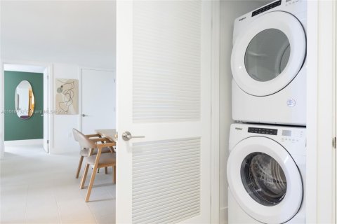 Condominio en alquiler en Miami, Florida, 2 dormitorios, 118.73 m2 № 2012194 - foto 21