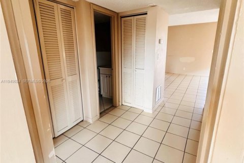 Снять в аренду квартиру в Пемброк-Пайнс, Флорида 2 спальни, 85.01м2, № 2004845 - фото 4