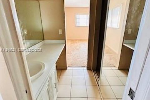 Снять в аренду квартиру в Пемброк-Пайнс, Флорида 2 спальни, 85.01м2, № 2004845 - фото 10