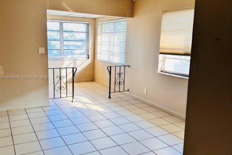 Снять в аренду квартиру в Пемброк-Пайнс, Флорида 2 спальни, 85.01м2, № 2004845 - фото 5