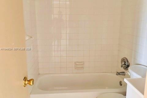 Снять в аренду квартиру в Пемброк-Пайнс, Флорида 2 спальни, 85.01м2, № 2004845 - фото 8