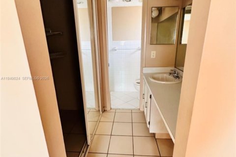 Квартира в Пемброк-Пайнс, Флорида 2 спальни, 85.01м2 № 2004845