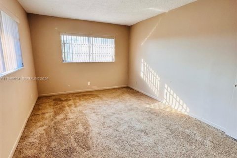 Снять в аренду квартиру в Пемброк-Пайнс, Флорида 2 спальни, 85.01м2, № 2004845 - фото 6