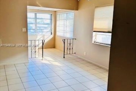 Снять в аренду квартиру в Пемброк-Пайнс, Флорида 2 спальни, 85.01м2, № 2004845 - фото 9