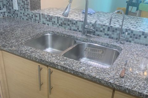 Copropriété à louer à Miami, Floride: 1 chambre, 73.49 m2 № 1956908 - photo 12