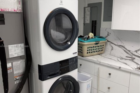 Villa ou maison à louer à Miami, Floride: 3 chambres, 222.41 m2 № 1964461 - photo 18