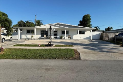 Villa ou maison à louer à Miami, Floride: 3 chambres, 222.41 m2 № 1964461 - photo 1