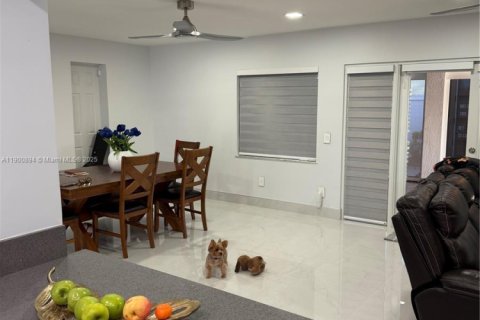 Villa ou maison à louer à Miami, Floride: 3 chambres, 222.41 m2 № 1964461 - photo 16