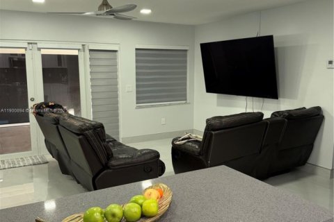 Villa ou maison à louer à Miami, Floride: 3 chambres, 222.41 m2 № 1964461 - photo 15