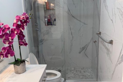 Villa ou maison à louer à Miami, Floride: 3 chambres, 222.41 m2 № 1964461 - photo 24