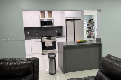 Villa ou maison à louer à Miami, Floride: 3 chambres, 222.41 m2 № 1964461 - photo 14