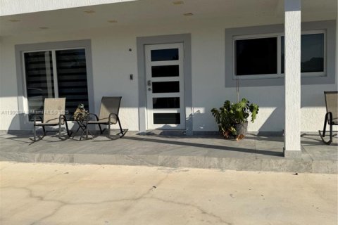 Villa ou maison à louer à Miami, Floride: 3 chambres, 222.41 m2 № 1964461 - photo 6